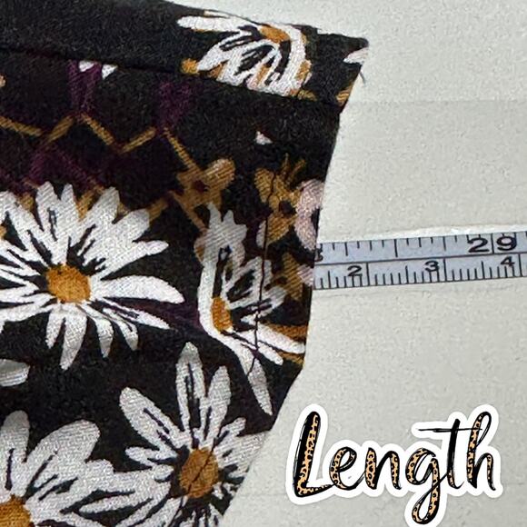 Express Womens Black Floral Romper Size M White Flowers Printed Boho Ruffle Chic - Picture 13 of 13